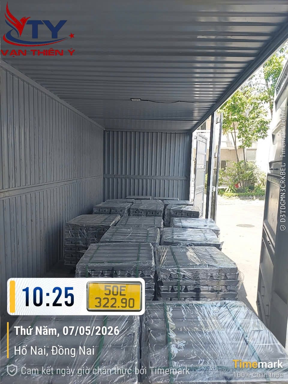 Phương tiện vận tải VTY Logistics chuẩn bị xuất bến xuyên Việt